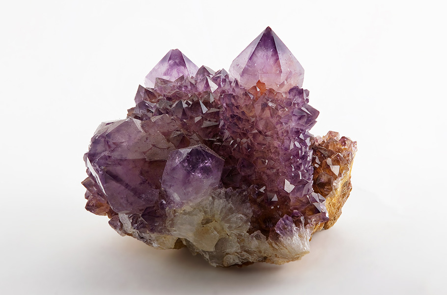 değerli taşlar nerede bulunur